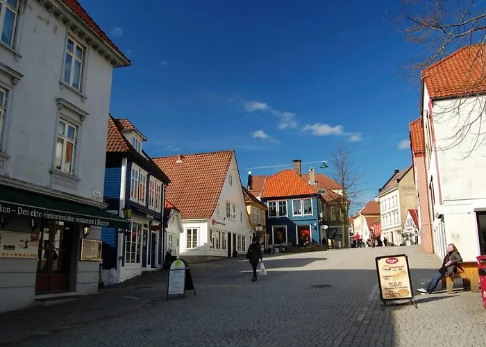 Dinbnb I Cozy 1-bedroom Nestled In The Heart Of Appartement Bergen